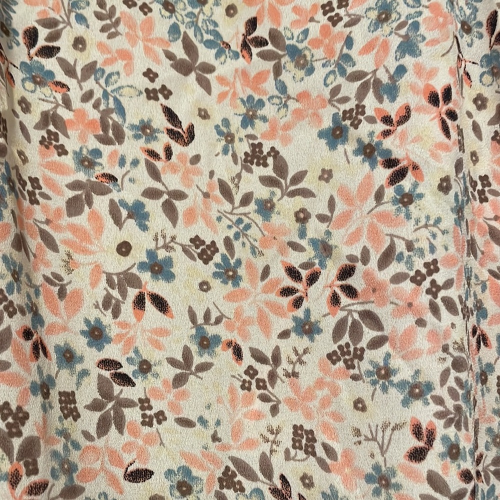West Kei Floral blouse Small Like New 🌸